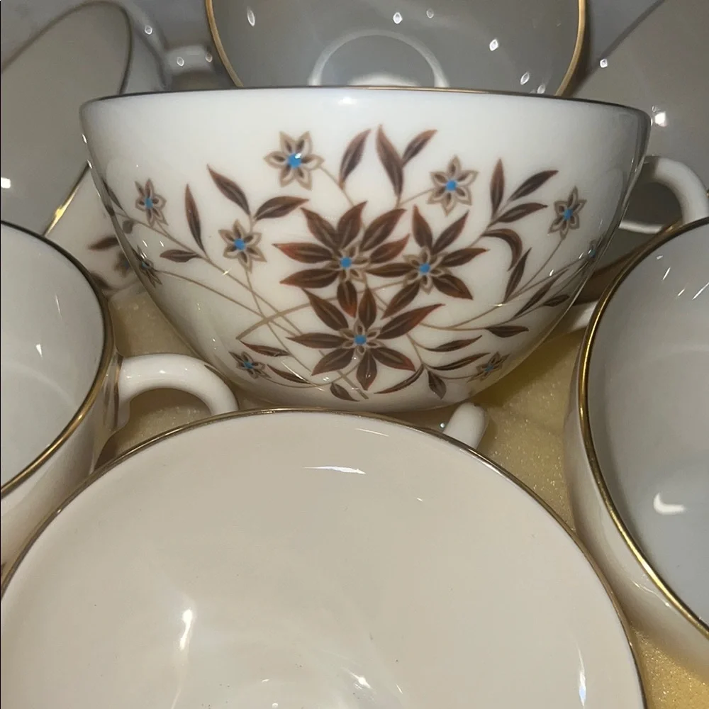 Set of 8 Lenox Elegant Gold and Cream Teacup Set. Starlight. In padded container
